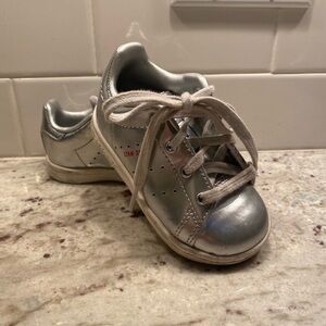 Adidas Stan Smith toddler silver sneakers. US size 5